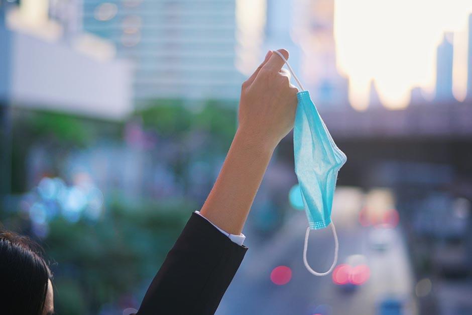 Gobierno da marcha atrás y anuncia el retiro obligatorio de la mascarilla, en el momento con más casos de covid-19. (Foto ilustrativa: Shutterstock)