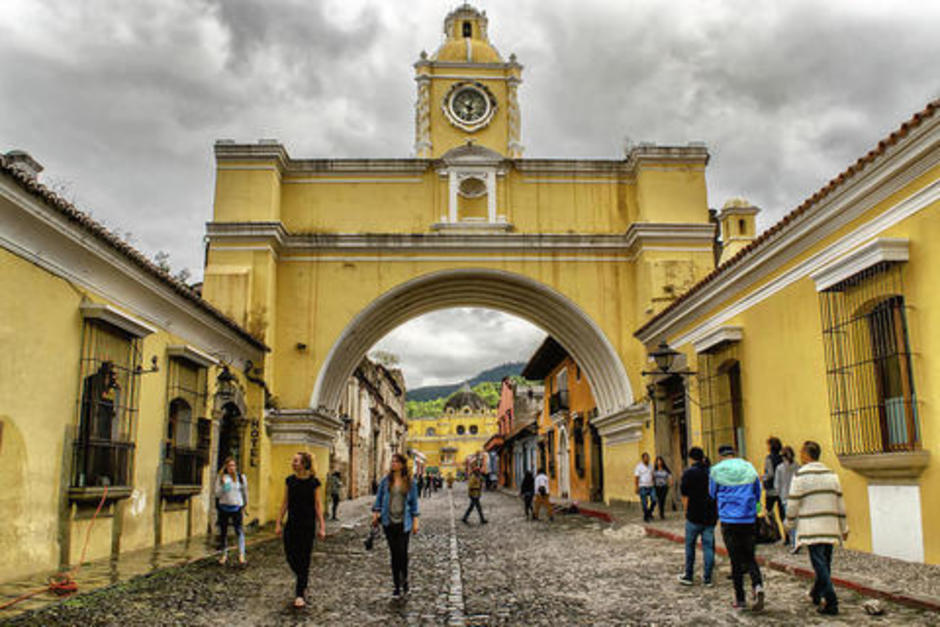 Una de las calles de la Antigua Guatemala quedó inundada. (Foto: ArchivoSoy502) 