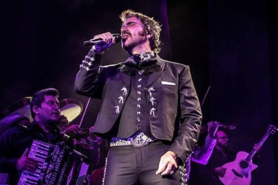 Alejandro Fernández dio un mensaje previo a su show. (Foto: Instagram)