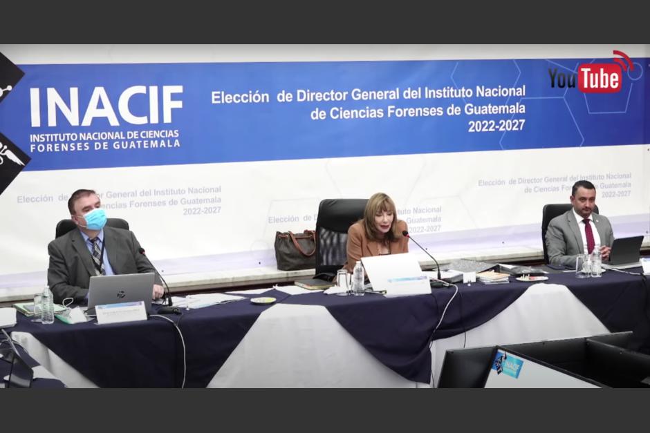 El Consejo Directivo del INACIF realiza las entrevistas a los aspirantes. (Foto: Captura de pantalla) 