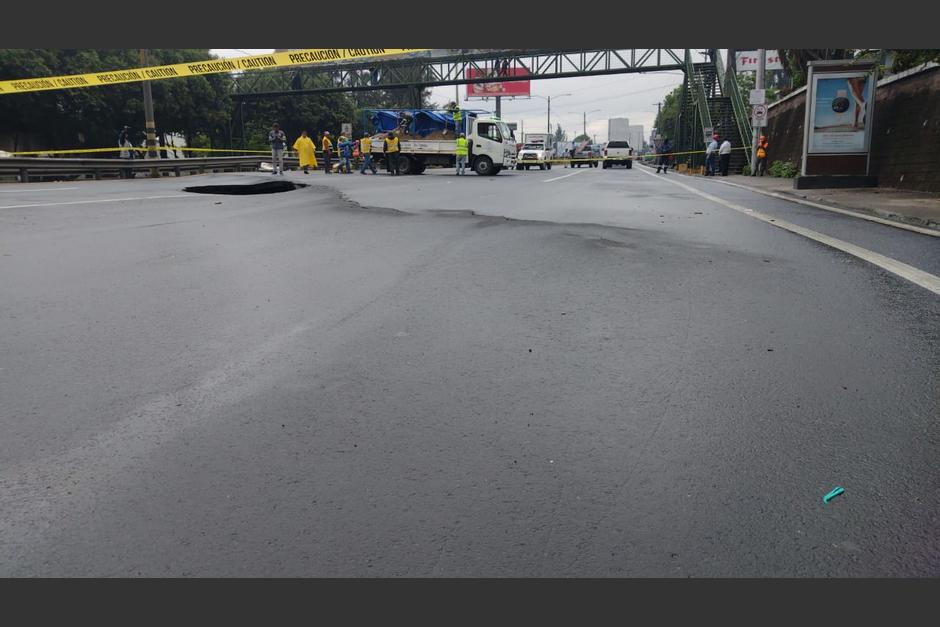 El agujero se produjo por la falla geológica y el colapso de un colector. (Foto: AGN)