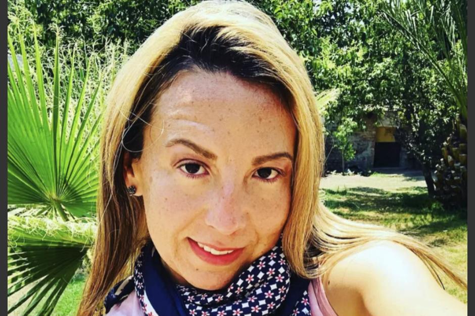 El youtuber guatemalteco Isaac Lopez, "traduce" lo que una mujer dice en "idioma alienígena. (Foto: Redes sociales)