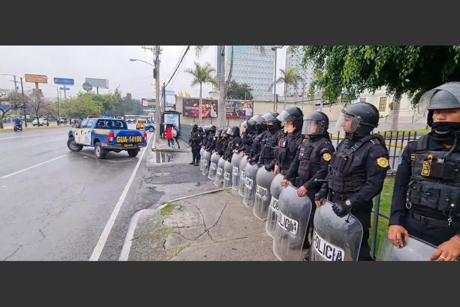 La PNC envió un escuadrón antimotines al lugar. (Foto: captura video) 