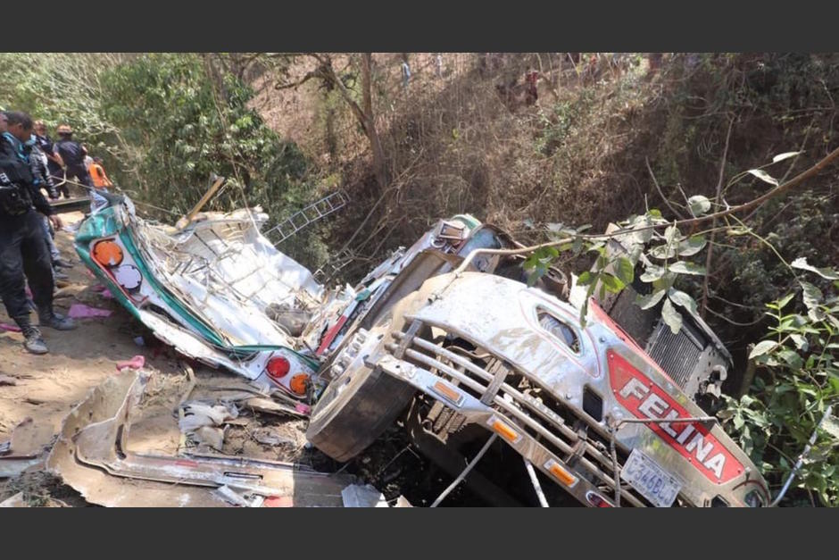 Al menos 20 personas resultaron heridas y tres más perdieron la vida en un accidente de tránsito ocurrido en la ruta Interamericana este viernes 18 de marzo. (Foto: Bomberos Voluntarios)