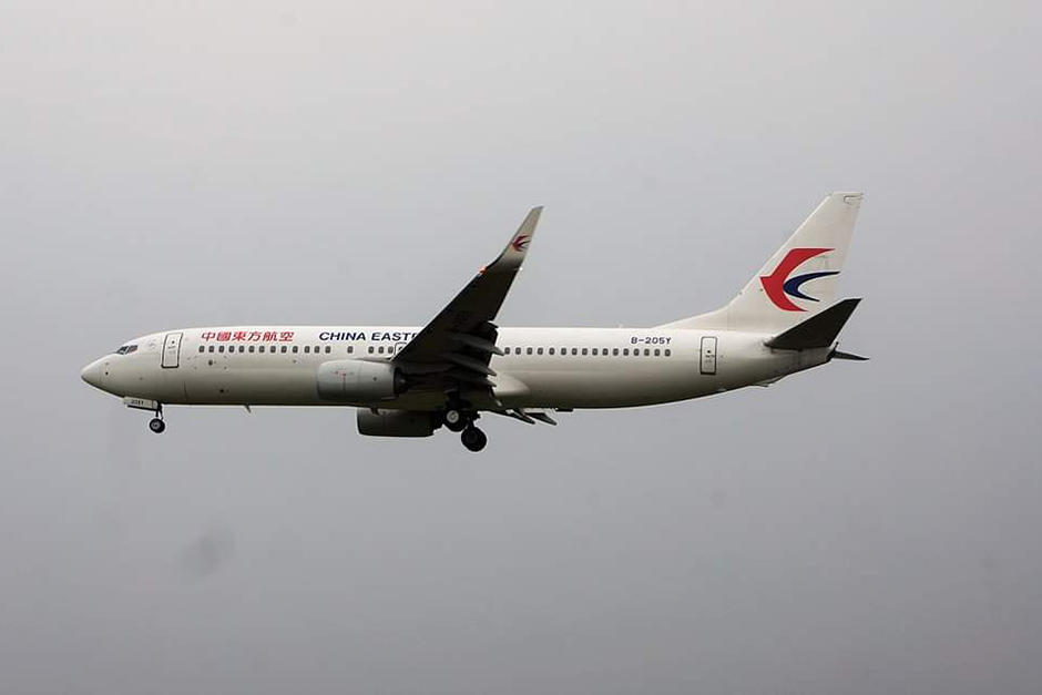 En videos compartidos en redes sociales se observa el momento de la precipitación. (Foto: AFP) 