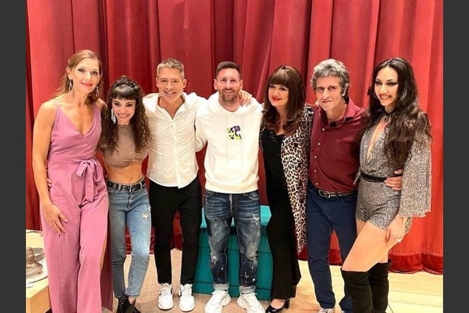 Lionel Messi estuvo rodeado de una gran cantidad de personas durante su salida nocturna en Buenos Aires. (Foto: Daniel Suar)