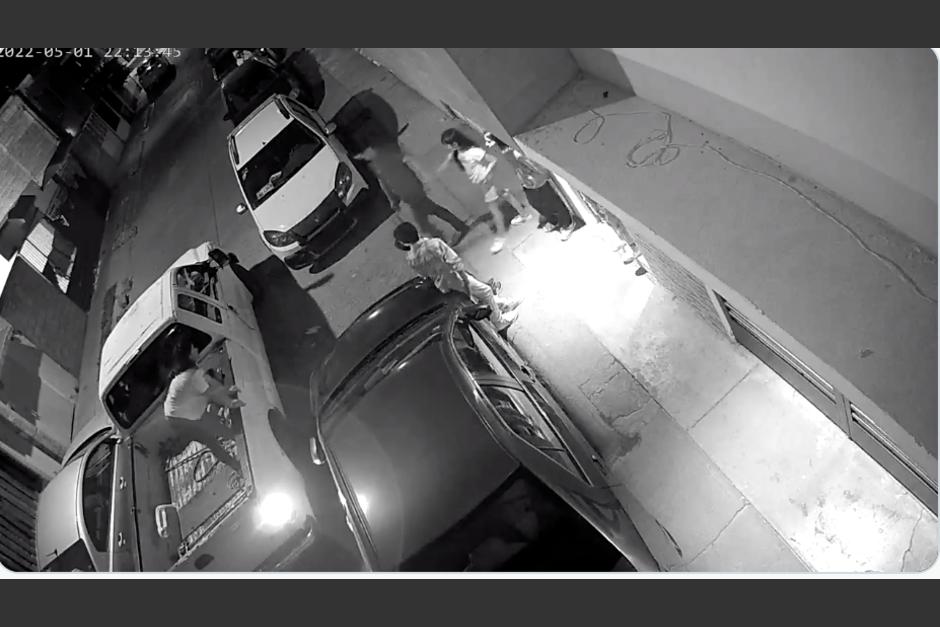 Las cámaras detectaron el momento en el que una niña fue secuestrada en México. (Foto: Captura de pantalla)