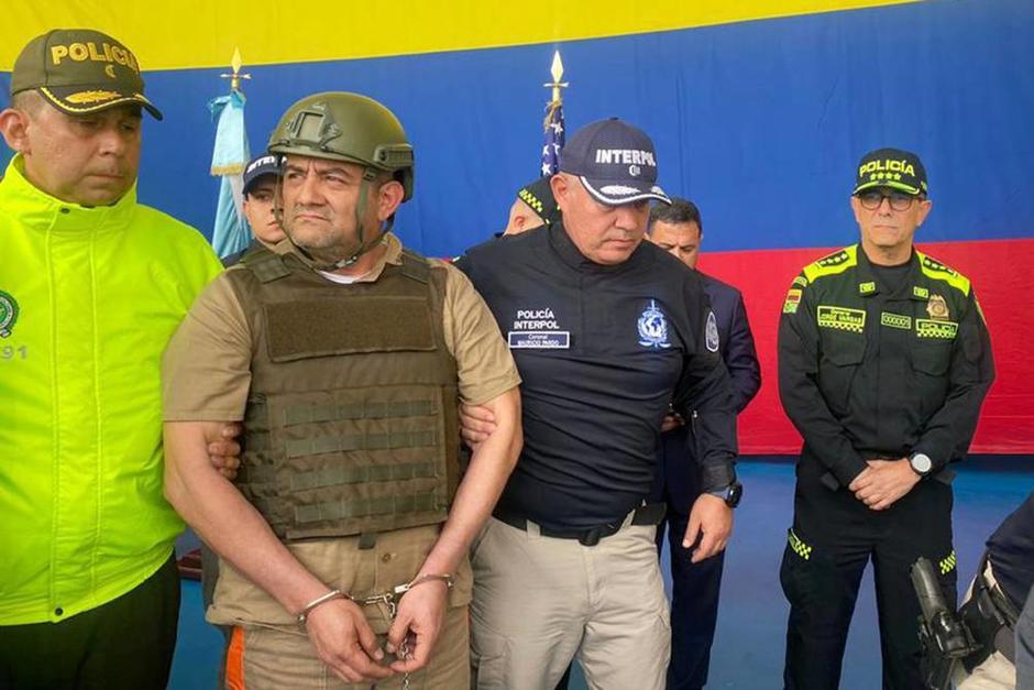 El capo de la droga colombiano "Otoniel", extraditado el miércoles desde Bogotá, se declaró este jueves "no culpable" ante una jueza del tribunal de Brooklyn en Nueva York, que instruye su caso por narcotráfico. (Foto: newscentral.news)