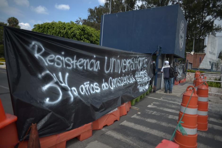 Este es el nuevo grupo que tomó las instalaciones de la Universidad de San Carlos de Guatemala, como protesta por la elección del rector. (Foto: Wilder López/Soy502)