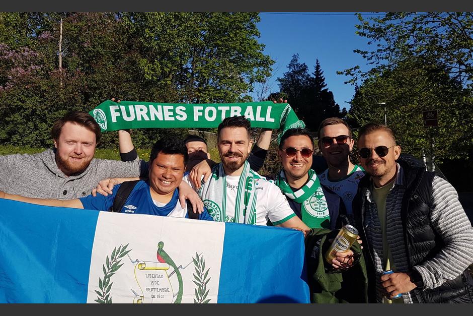 El antigüeño sorprendió a Hagen que se emocionó al ver la bandera de Guatemala en la grada. (Foto: Óscar Rojo)