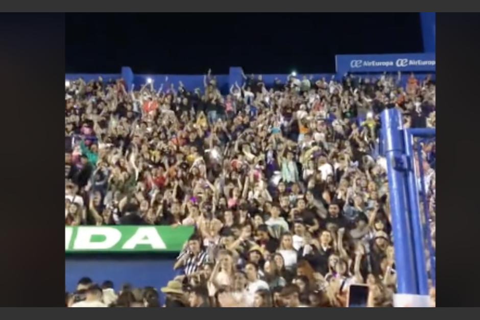 Fans de Bad Bunny corean a Messi y la Albiceleste previo al concierto. (Foto: Captura de pantalla)