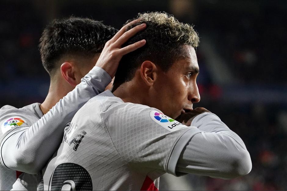 Raphinha rescató al Barcelona que afianza el liderato liguero. (Foto: AFP) 