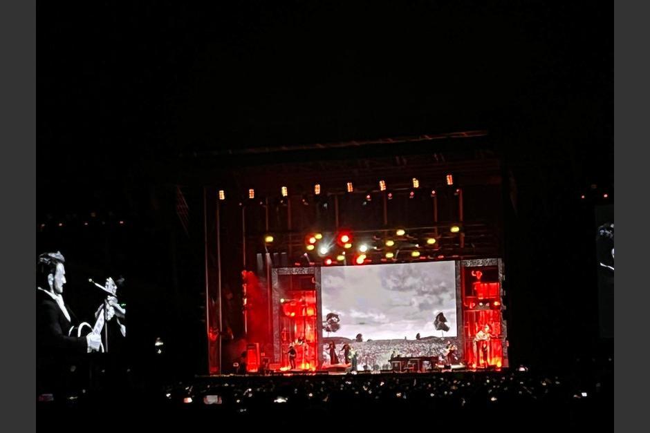 El Himno Nacional de Guatemala emocionó a los guatemaltecos en pleno concierto de Arjona. (Foto: Selene Mejía/Soy502)