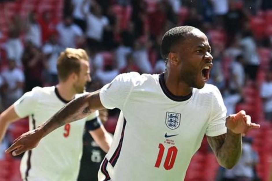 El jugador de la selección de Inglaterra Declan Rice explicó los motivos de llevar su maleta vacía al Mundial de Qatar. (Foto: AFP)