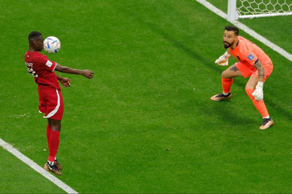 Almoez Ali, delantero de Qatar, reconoció que cometieron errores. (Foto: AFP)