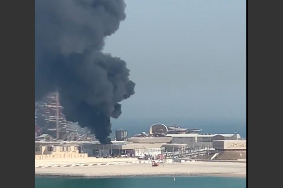 Un incendio de grandes proporciones provocó alerta, temor y tensión entre los aficionados que se encuentran en Qatar. (Foto: captura de video/redes sociales)