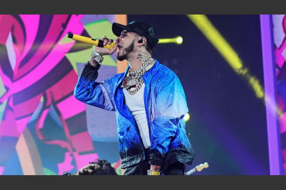 Anuel AA protagonizó una fuerte caída durante su reciente presentación en México. (Foto: Getty Images)