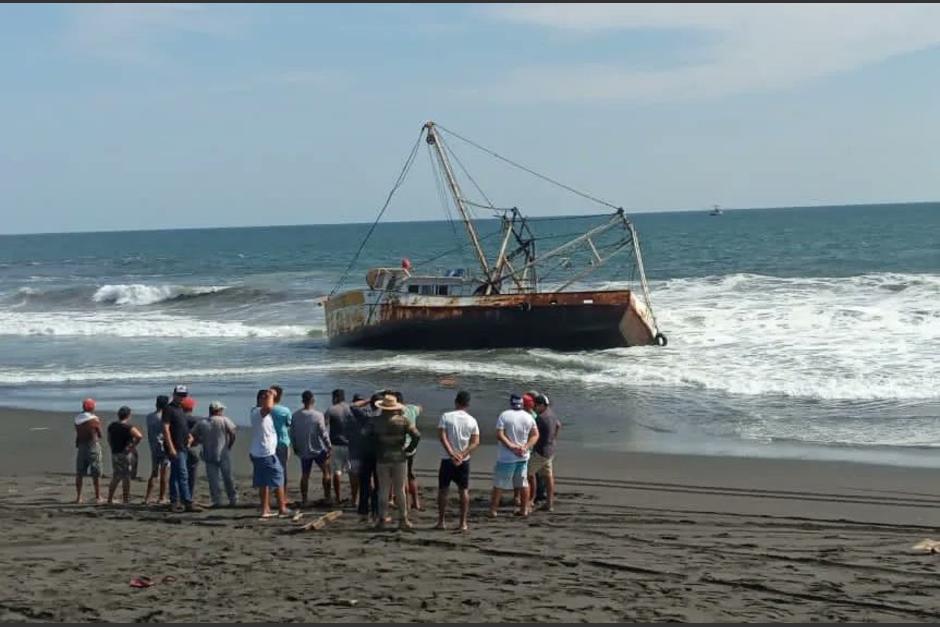 Las acciones de las autoridades buscan evitar una tragedia ambiental en Monterrico. (Foto: MARN)