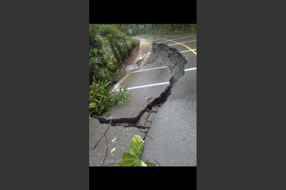 Una carretera en Los Amates, Izabal colapsó por las fuertes lluvias. (Foto: Municipalidad Los Amates)