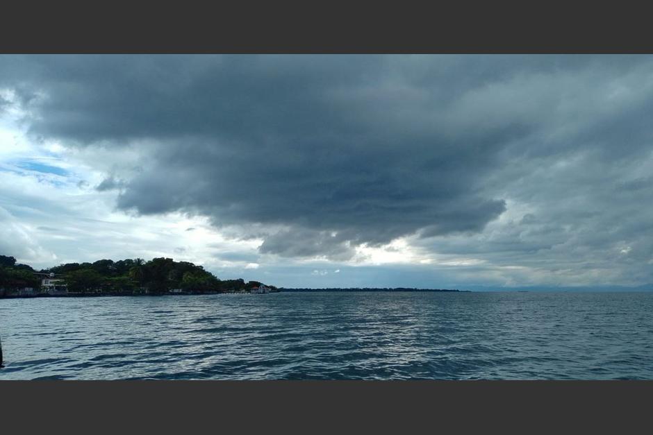 Así se observaba el Estor, Izabal desde la tarde del sábado 8 de octubre. (Foto: Prensa Comunitaria)