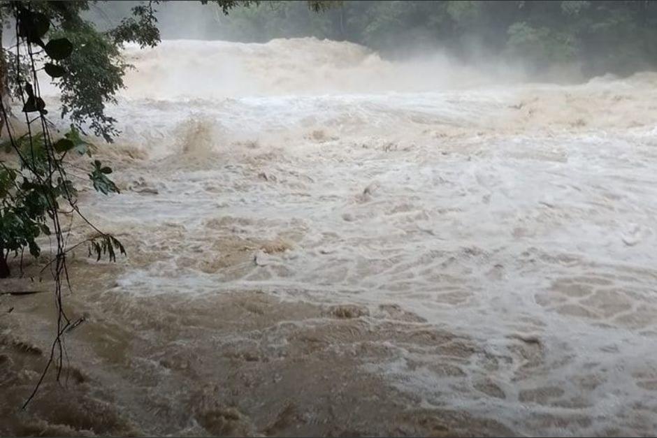 Las pozas de Semuc Champey, en Alta Verapaz, quedaron completamente inundadas. (Foto: Cortesía)