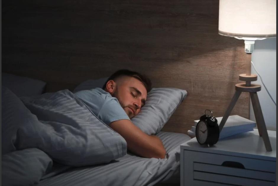 Un estudio reveló que la mayoría de hombres solteros tardan meses en lavar sus sábanas. (Foto: Clarín)