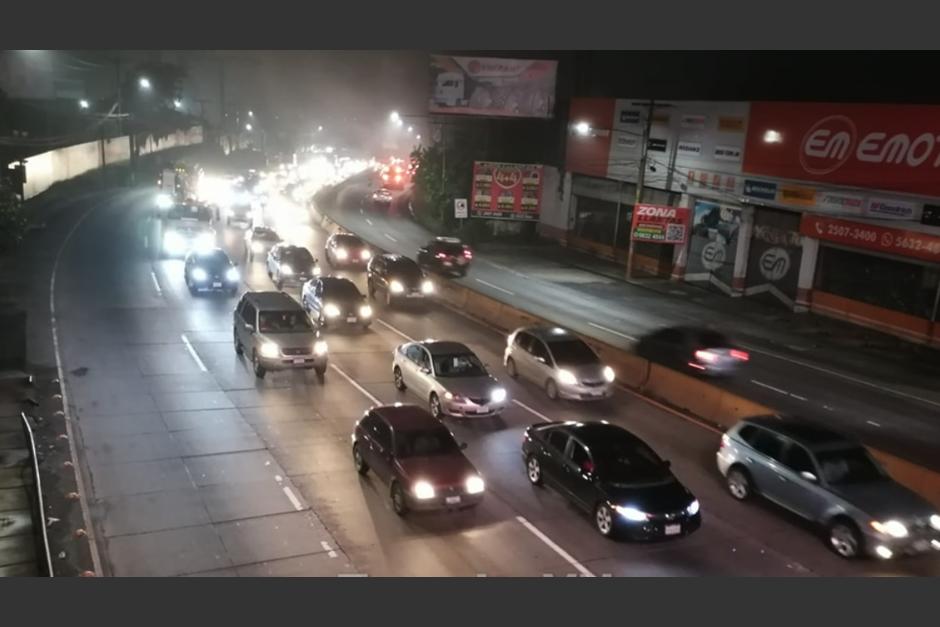 Varios guatemaltecos madrugaron para evitar manifestaciones. (Foto: PMT/Villa Nueva) 