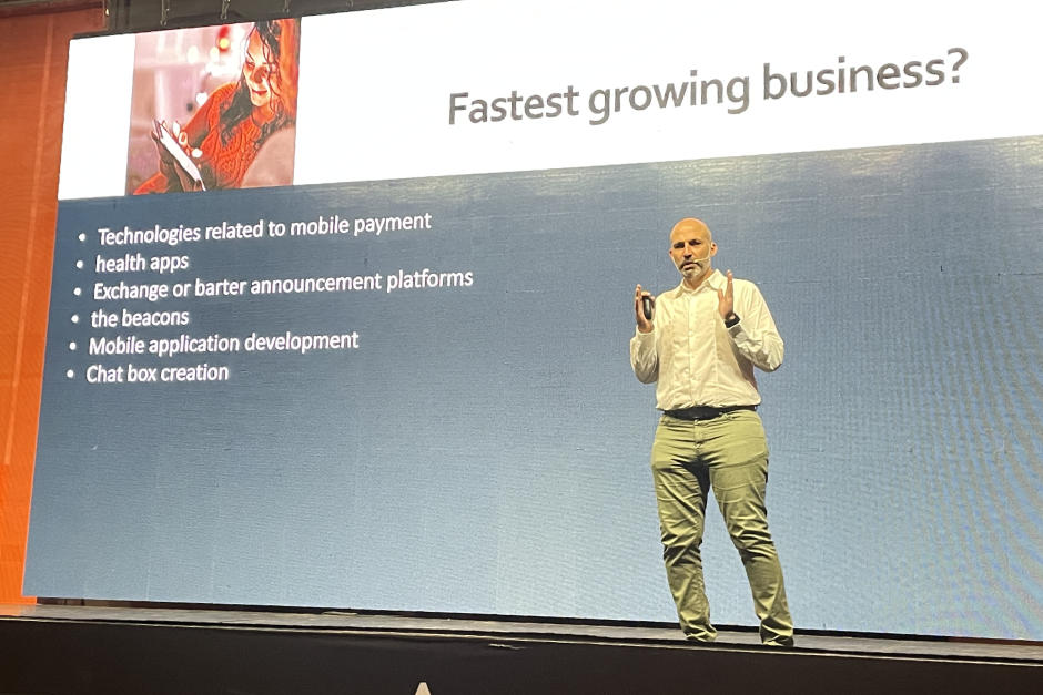 Salvatore Farina, director de Ventas Corporativo Regional, durante su intervención en Volcano Innovation Summit. (Fotografía: Fernando Pinetta)