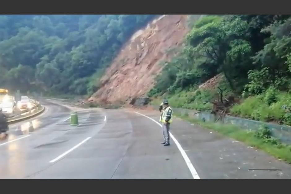 En horas de la madrugada se registró un nuevo derrumbe. (Foto: captura pantalla) 