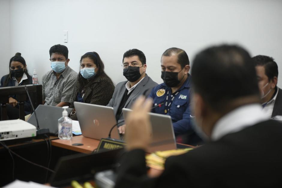 Los papás de Luz María durante la audiencia por el femicidio de su hija. (Foto: Wilder López /Soy502)