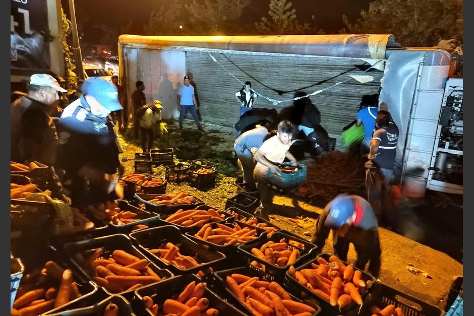 El percance se produjo cerca de las 6:00 de la tarde en Mixco. (Foto: Mynor Espinoza/ Muni Mixco)