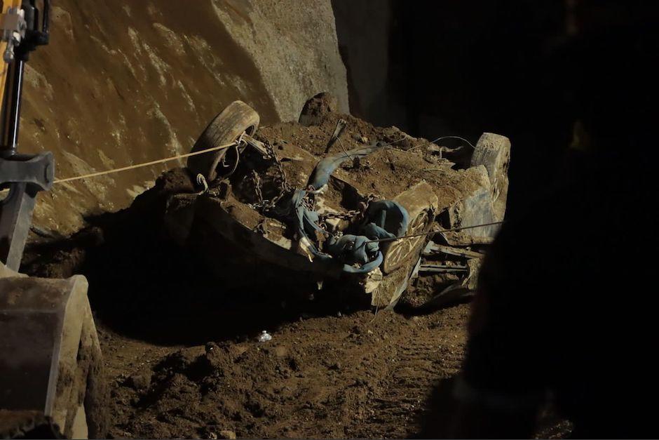 Confirman la localización de las mujeres desparecidas en el interior de un vehículo que cayó en el agujero en Villa Nueva. (Foto: Municipalidad de Villa Nueva)