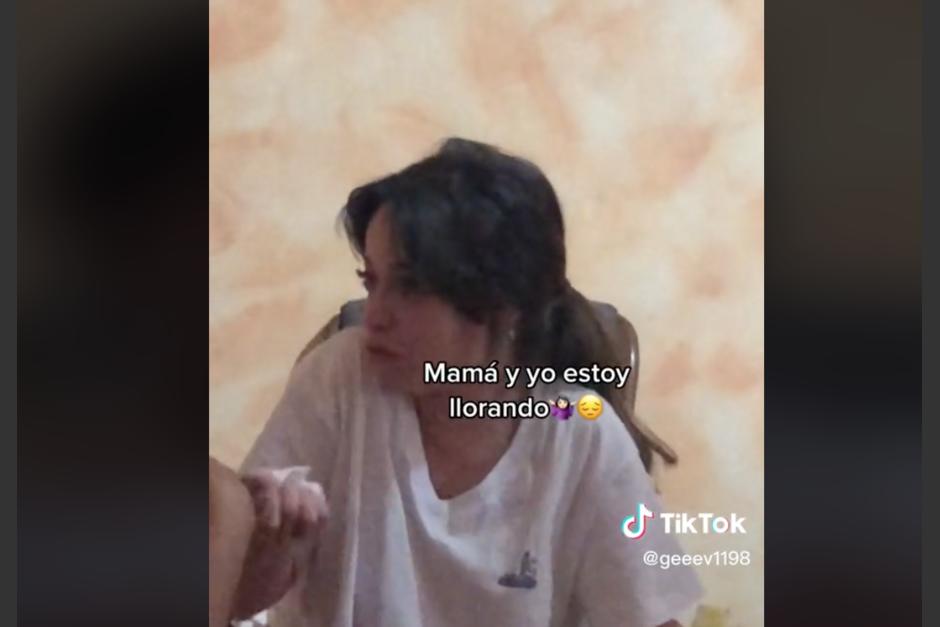 Mujer llora desconsolada por no tener novio. (Foto: captura de pantalla)