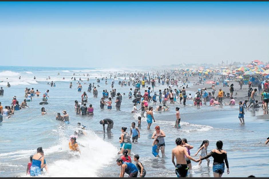 Cientos de personas viajaron a las playas del Puerto de San Jose. (Foto: RRSS)