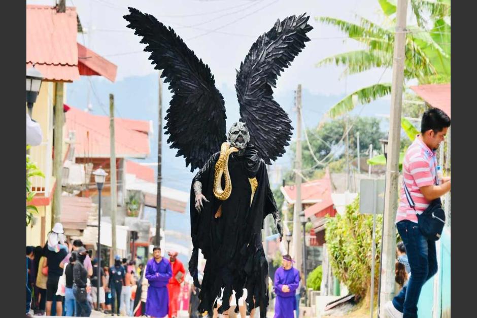 Un actor se vistió con un atuendo increíble de Satanás en un viacrucis en México y se volvió viral. (Foto: Polígrafo Político)