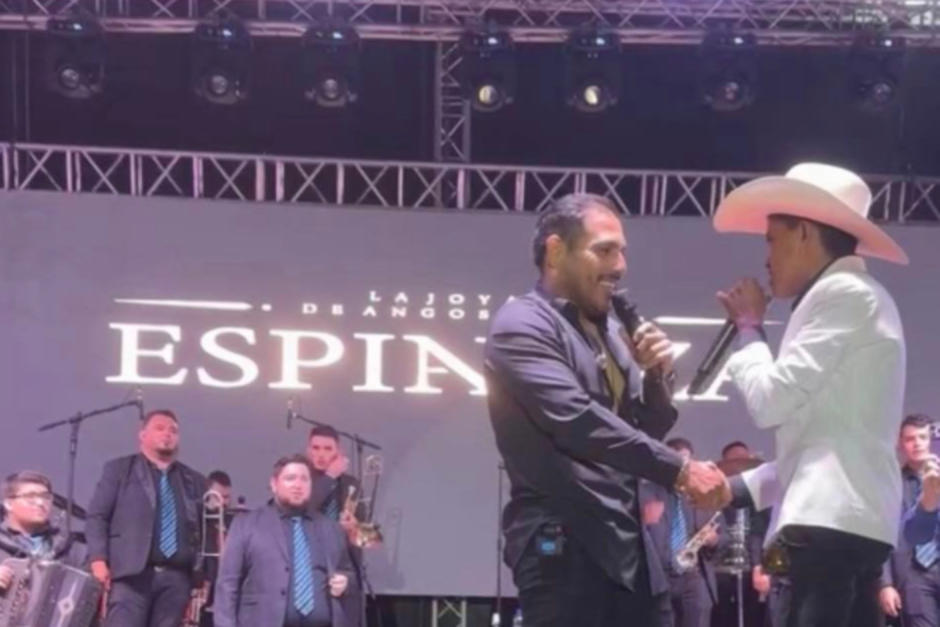 El cantante mexicano compartió escenario con el joven Farruko Pop. (Foto: Oficial)