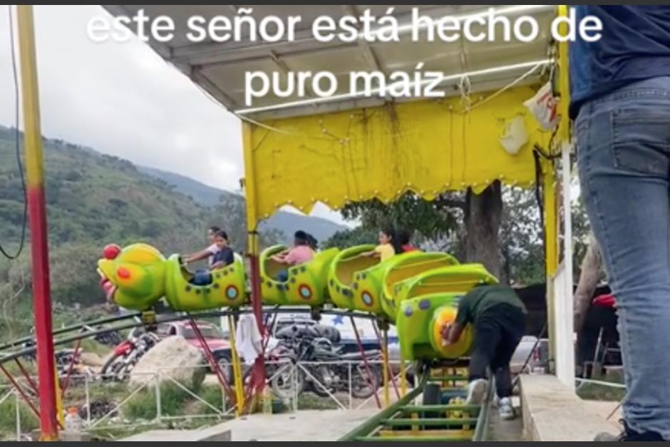 El video se hizo viral por la peculiar manera en que activan un juego mecánico. (Foto: captura de video)