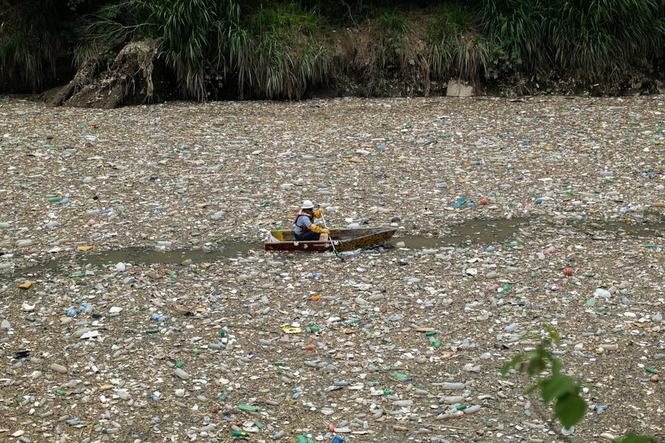 La Municipalidad firmó un convenio con la entidad para extraer los desechos plásticos en el río. (Foto: The Ocean Cleanup)