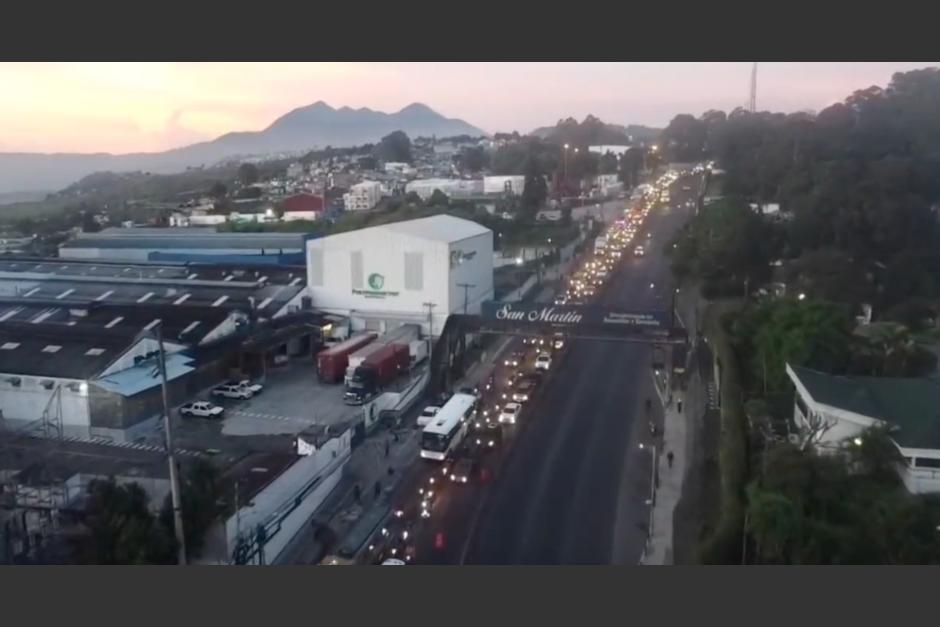 PMT de Villa Nueva reportó tránsito lento en la ruta al Pacífico en ambas direcciones. (Foto: captura de pantalla) 
