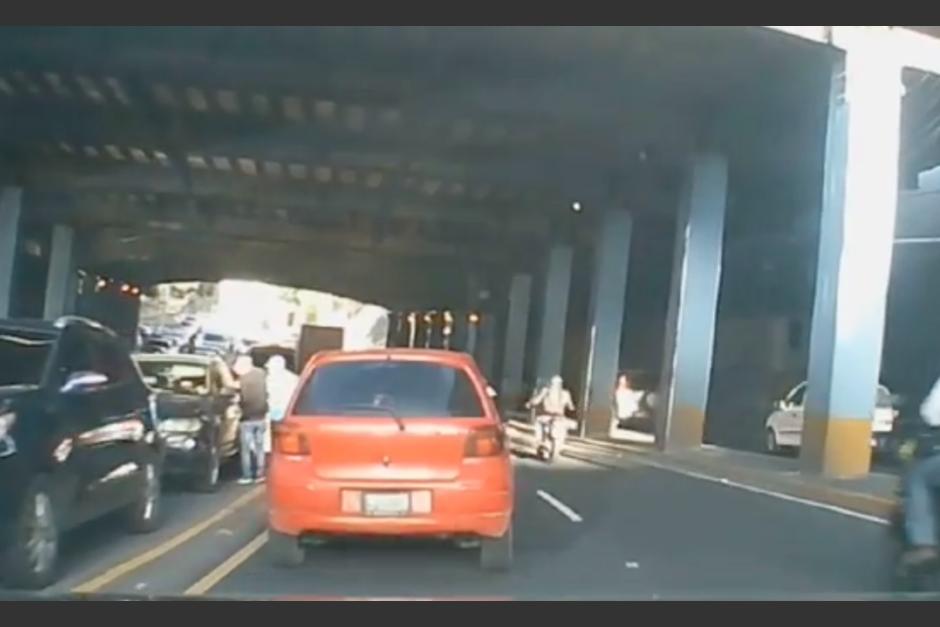Captan a banda de asaltantes que opera en la zona 4 de la Ciudad de Guatemala. (Foto: captura de video)