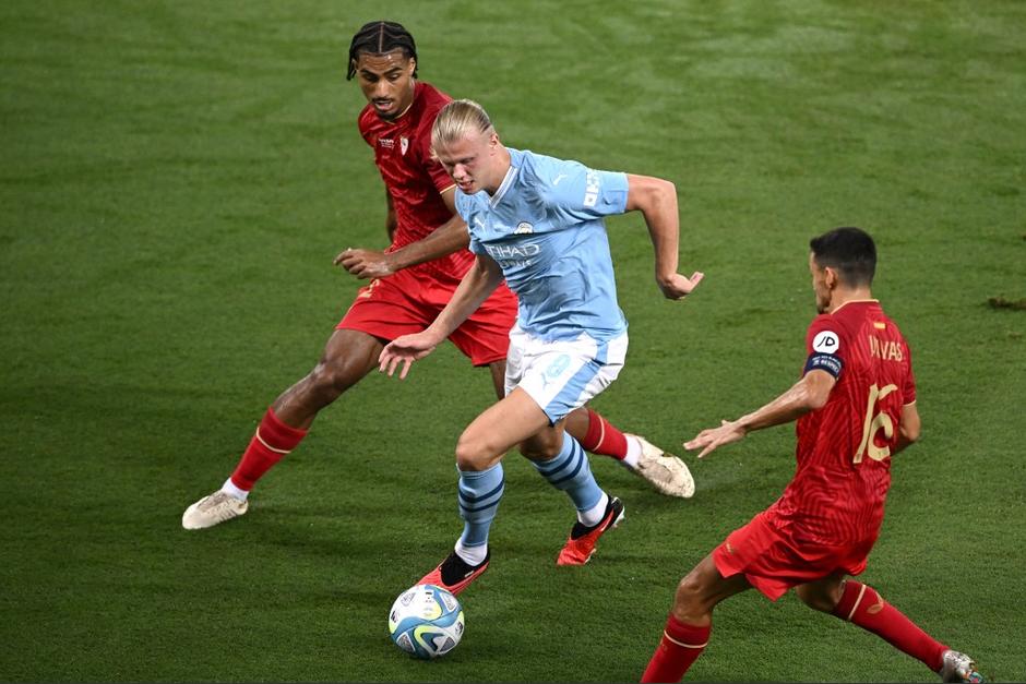 Erling Haaland en el partido del Manchester City contra el Sevilla por la Supercopa de Europa. (Foto: AFP)