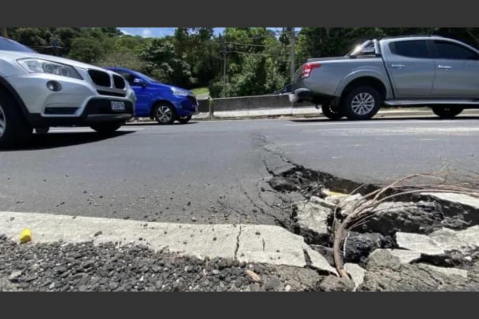 Conductores reportan formación de grietas en Carretera a El Salvador. (Foto: redes sociales) 