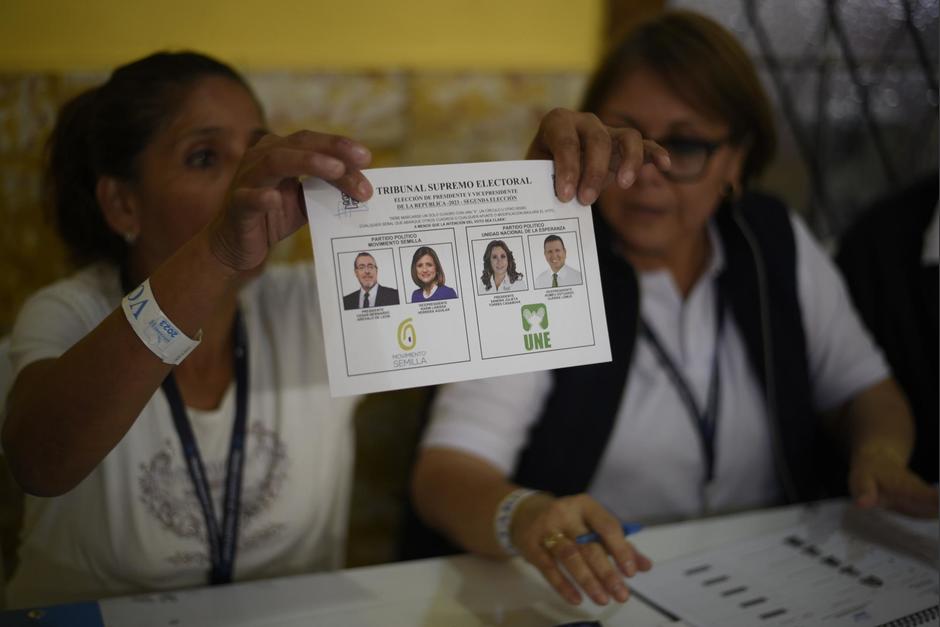 A partir de las 18:00 horas inició el conteo de votos de la segunda vuelta electoral. (Foto: Jesús Alfonso/Soy502)