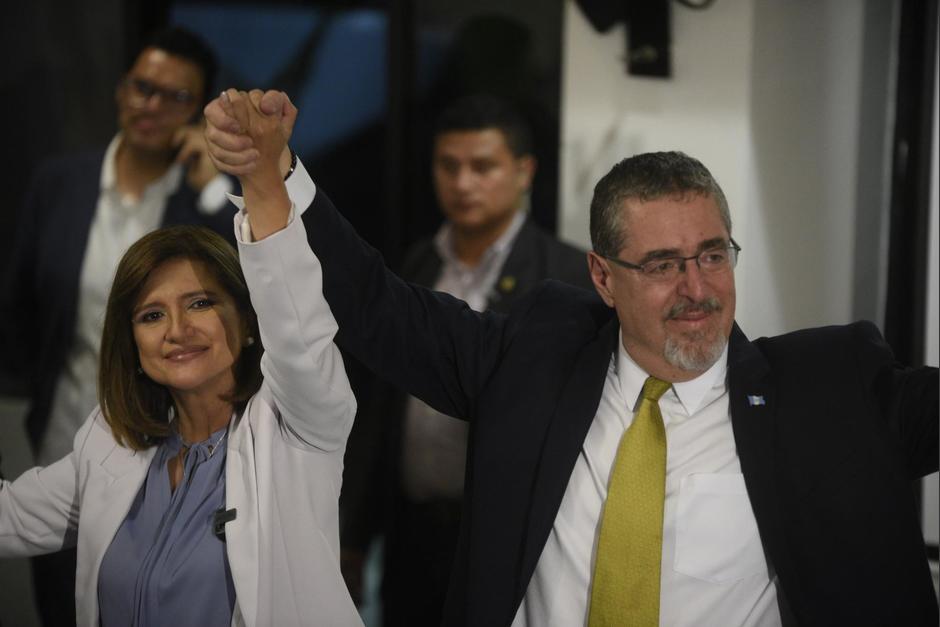 Según los resultados preliminares del TSE, Bernardo Arévalo y Karin Herrera, fueron electos como presidente y vicepresidente para el período 2024-2028. (Foto: Wilder López/Soy502)