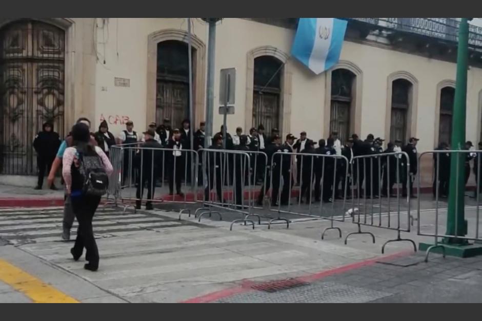 Autoridades de tránsito reportaron varios puntos cerrados por la PNC en zona 1. (Foto: captura de pantalla)