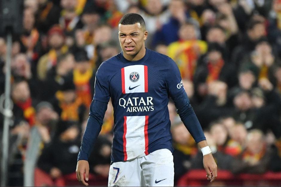 Mbappé no pudo y el PSG cayó derrotado contra el Lens. (Foto: AFP)