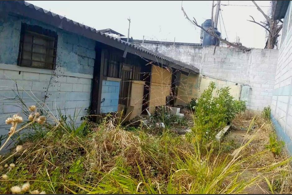 El INEB Justo Rufino Barrios, ubicado en la zona 21, tiene áreas que están en completo abandono. (Foto: Jessica Gramajo/Soy502)