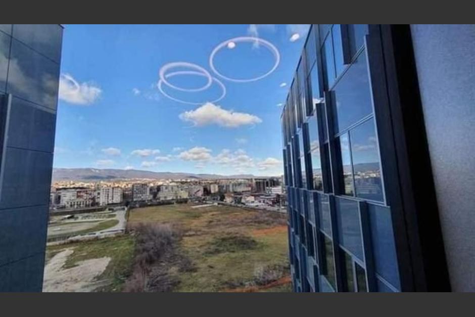 Captan extraños círculos que invadieron el cielo en Croacia y alarma a los pobladores. (Foto: Twitter) 