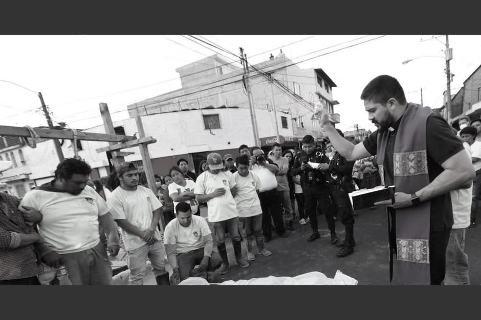 Identifican al joven trabajador que cayó accidentalmente en un pozo en la colonia Roosevelt, la tarde de este jueves 23 de febrero. (Foto: Bomberos Voluntarios)