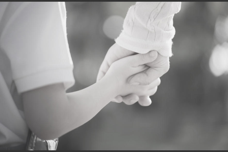 Un misterio rodea la muerte de una madre y su pequeño hijo que fueron localizados sin vida y con mordidas de perro. (Foto ilustrativa: Shutterstock)